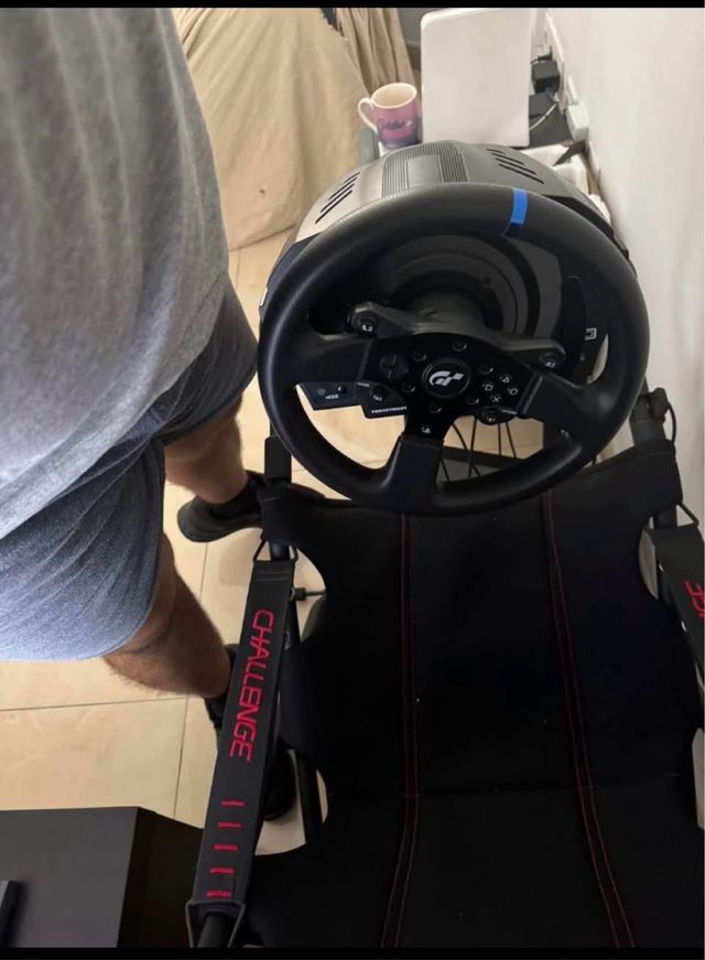 Playseat con volante Thrustmaster T300RS