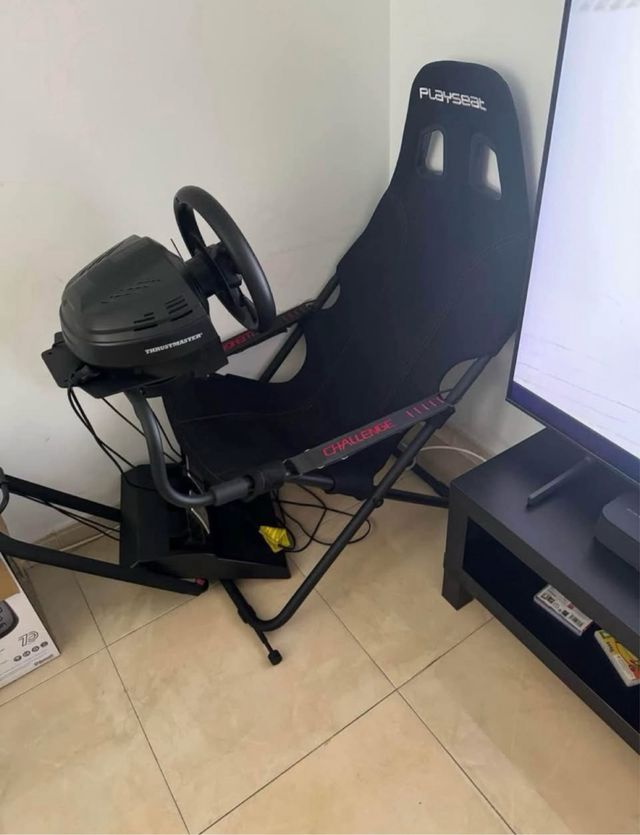 Playseat con volante Thrustmaster T300RS
