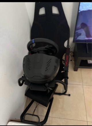 Playseat con volante Thrustmaster T300RS