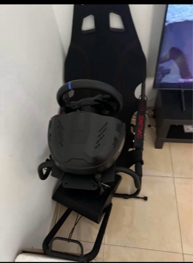 Playseat con volante Thrustmaster T300RS