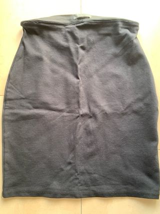 Falda elástica corta negra