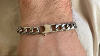 Bracciale in acciaio lucido con chiusura a moschet