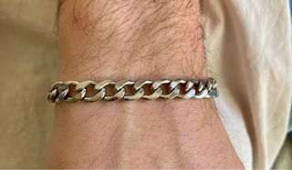 Bracciale in acciaio lucido con chiusura a moschet