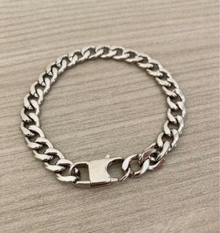 Bracciale in acciaio lucido con chiusura a moschet