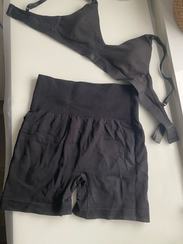 Conjunto deportivo negro