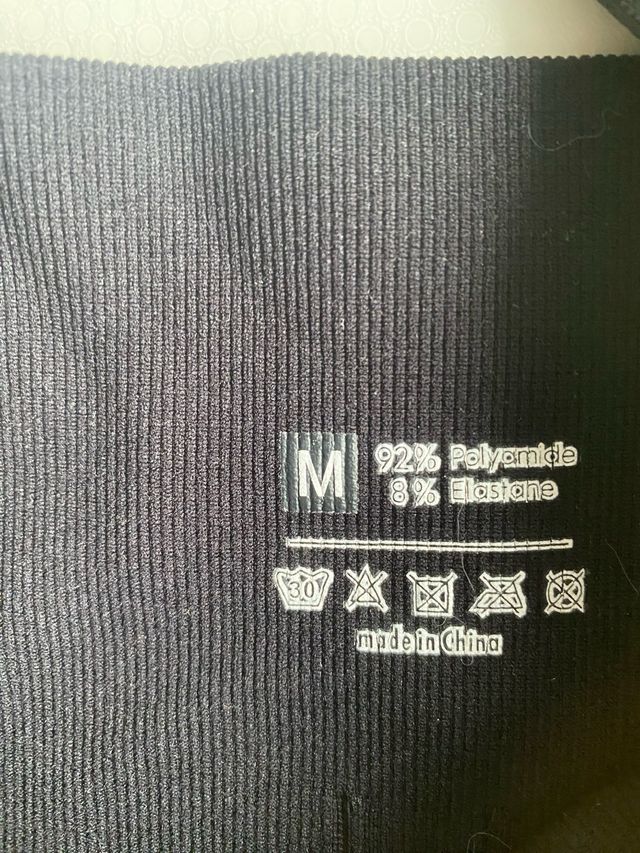 Conjunto deportivo negro