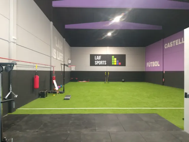 Instalación césped artificial.