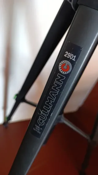 Trípode Gullmann Negro con Mango Verde