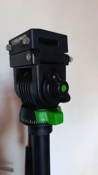 Trípode Gullmann Negro con Mango Verde