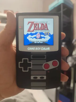 Game Boy Color Custom Negra con Diseño NES