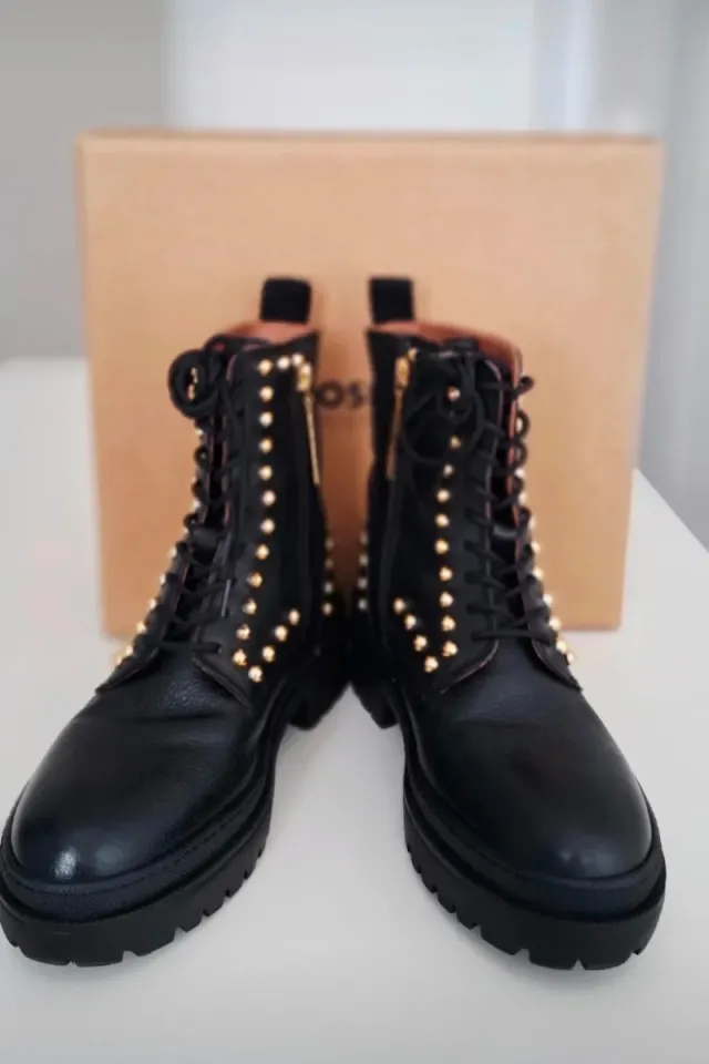 Botas piel Gioseppo tachuelas negras talla 36