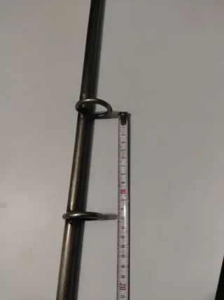 Barra  de pescar metálica con anillas