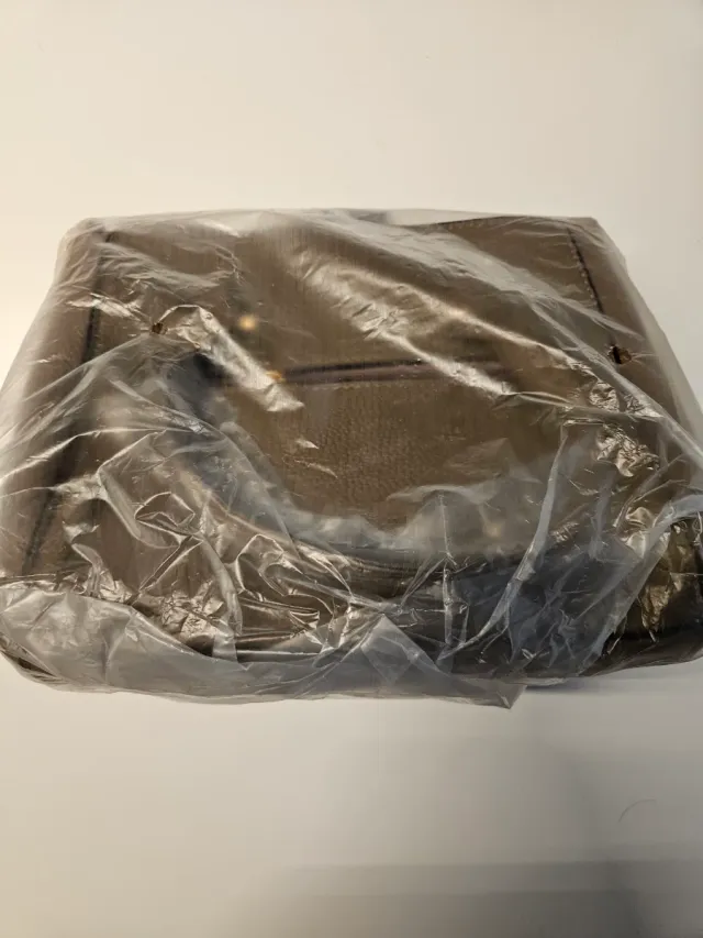 Borsa Khaki ricamata in ecopelle