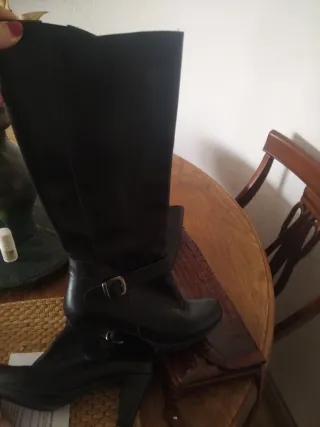 Botas de cuero negro para mujer