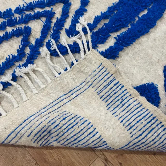 Alfombra de lana beige y azul