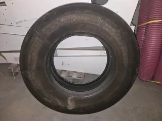 Rueda de camión Michelin en perfecto estado