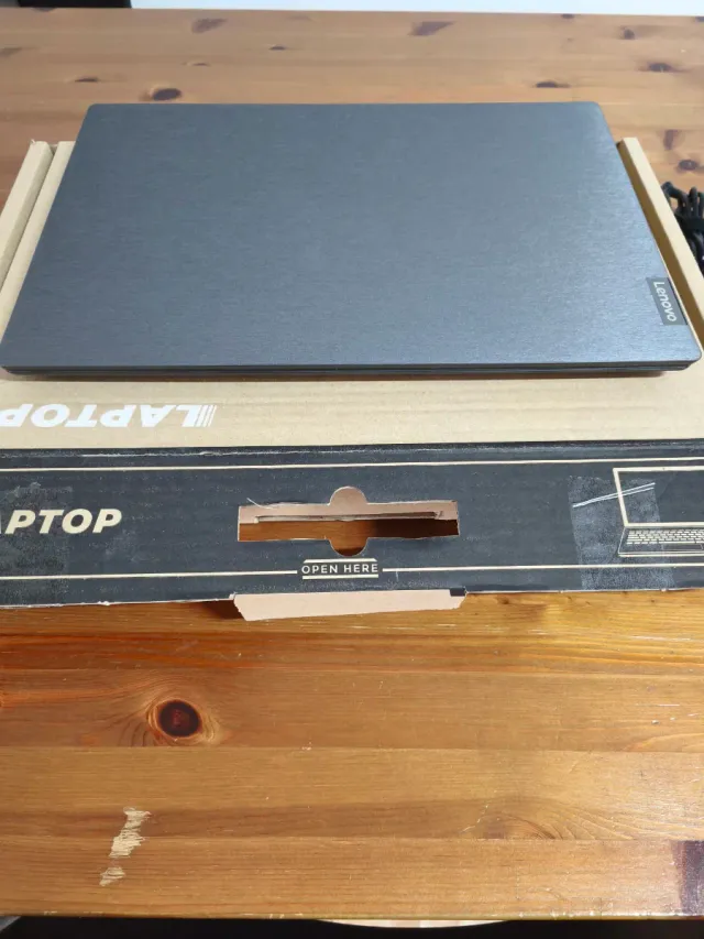 Lenovo V340-17IWL  16RAM y 256GB