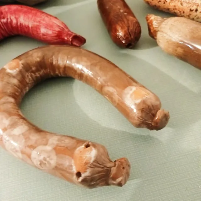 Embutidos in ceramica per esposizione