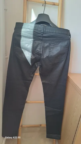 Pantalón efecto piel mujer negro
