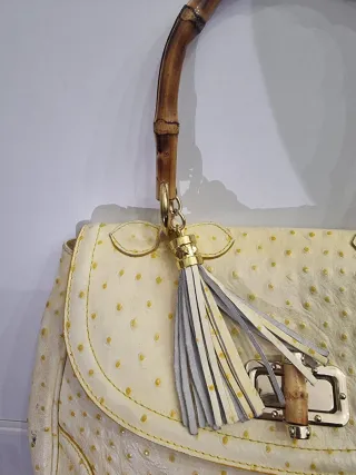 Borsa pelle gialla manico bambù