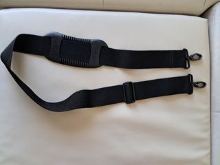 Bolsa de deporte Eastpak original fucsia y negra