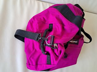 Bolsa de deporte Eastpak original fucsia y negra