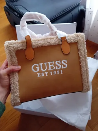 Bolso Guess Beige/Marrón con Borreguito