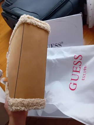 Bolso Guess Beige/Marrón con Borreguito