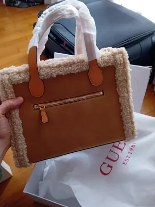 Bolso Guess Beige/Marrón con Borreguito