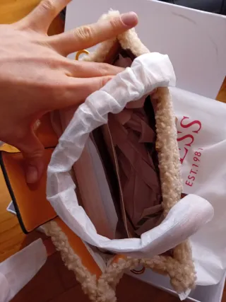 Bolso Guess Beige/Marrón con Borreguito