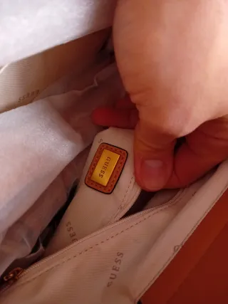 Bolso Guess Beige/Marrón con Borreguito