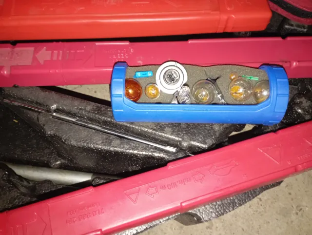 Kit Audi A1 Sportback pinchazos y señalización