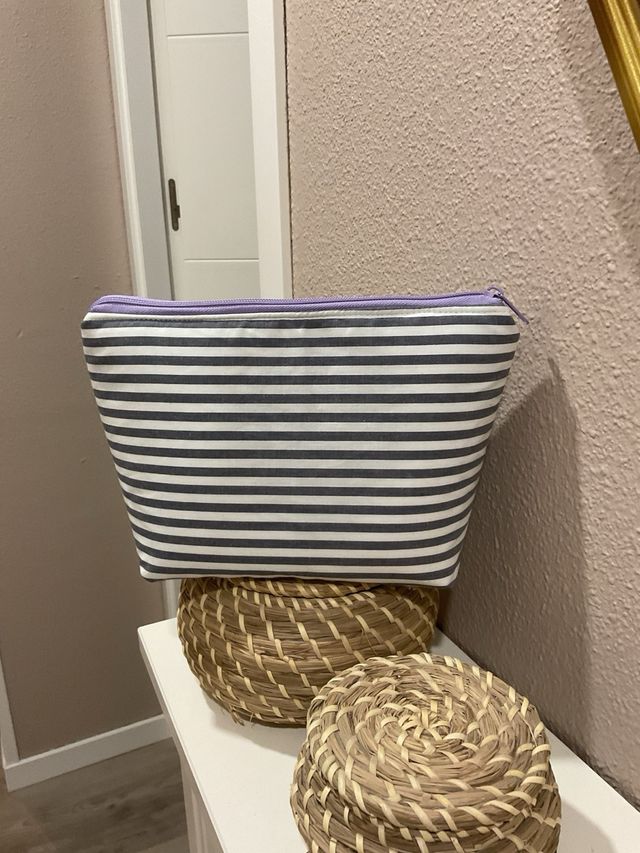 Neceser grande impermeable rayas con bolsillo