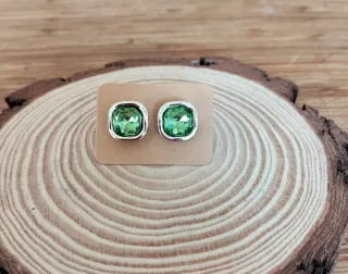 Pendientes estilo Uno de 50.