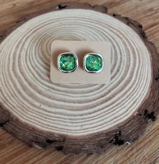 Pendientes estilo Uno de 50.