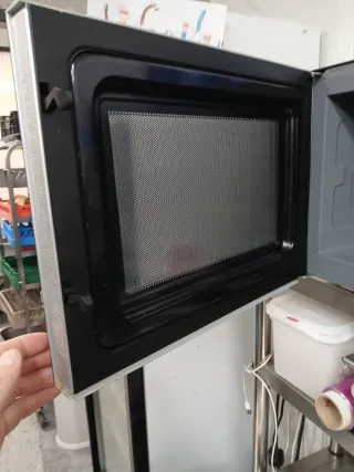 Microondas T.S. con panel digital