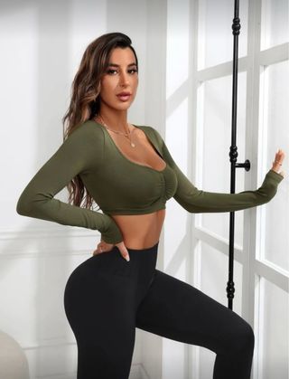 Top deportivo manga larga fruncido