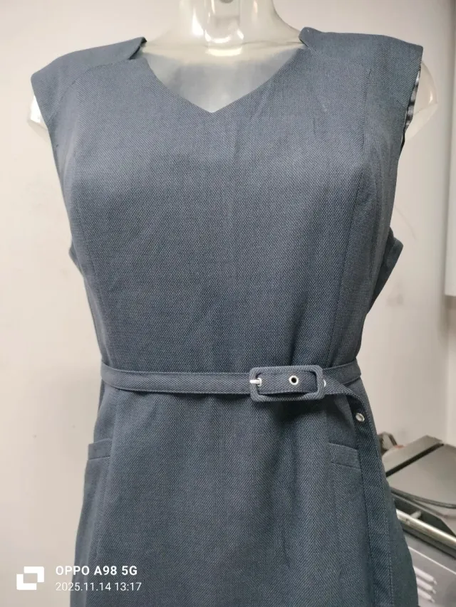 Vestido azul con cinturón