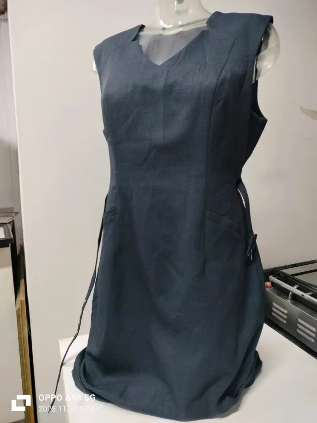 Vestido azul con cinturón