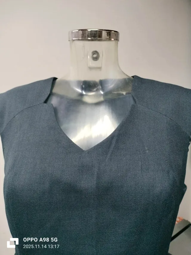 Vestido azul con cinturón