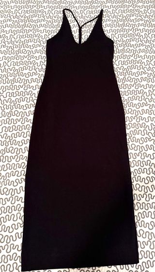 Vestido midi negro tirantes