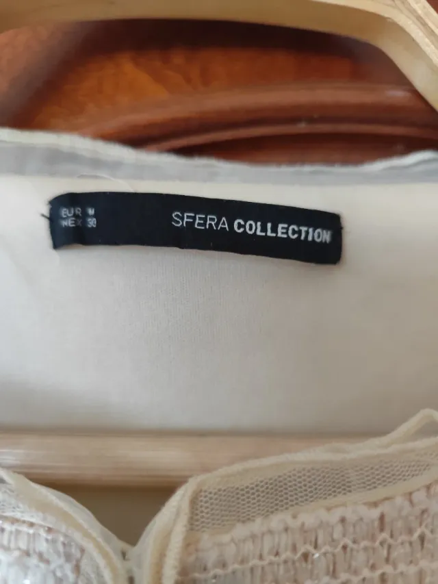 Chaqueta beige con detalles joya T M