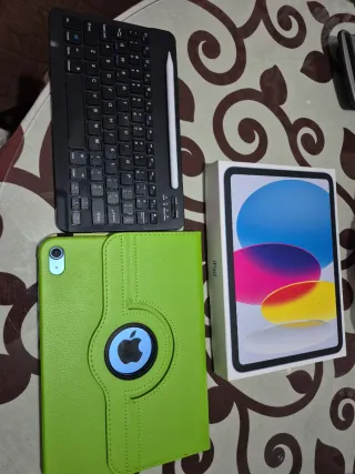 iPad (A16) Wi-Fi 128GB Azul con  pencil y teclado