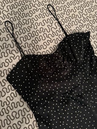 Vestido largo negro con lunares blancos