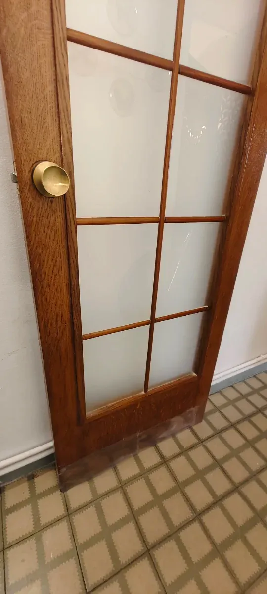 Puerta madera interior con cristales opacos
