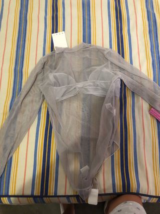 Body transparente con top gris