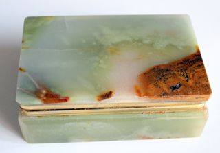 Caja joyero de ónix verde y dorado