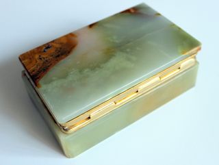 Caja joyero de ónix verde y dorado