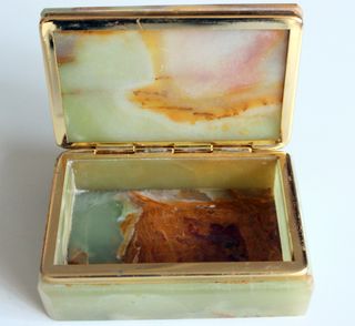 Caja joyero de ónix verde y dorado