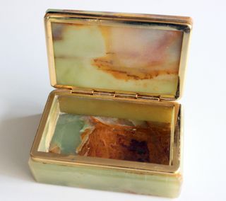 Caja joyero de ónix verde y dorado